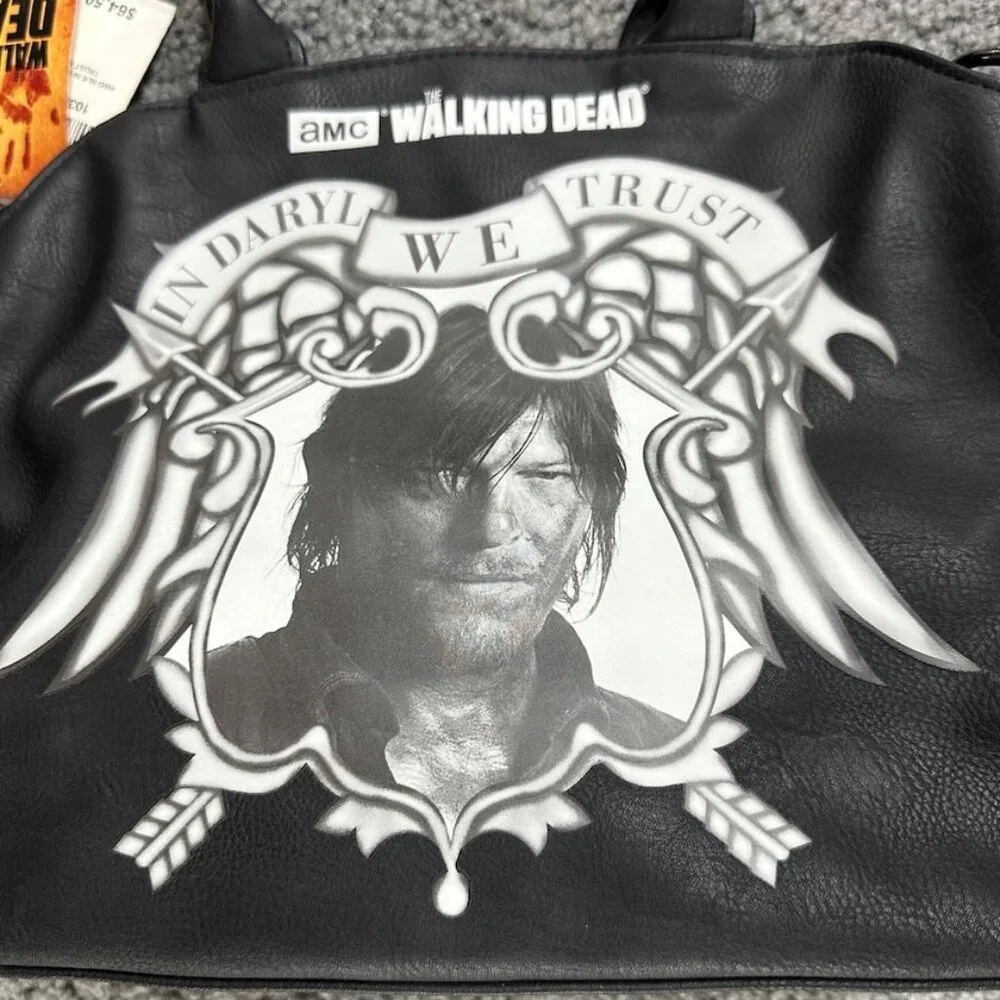 Officially licensed Walking Dead handbag with "In Daryl We Trust" on Front NWT - Picture 3 of 11